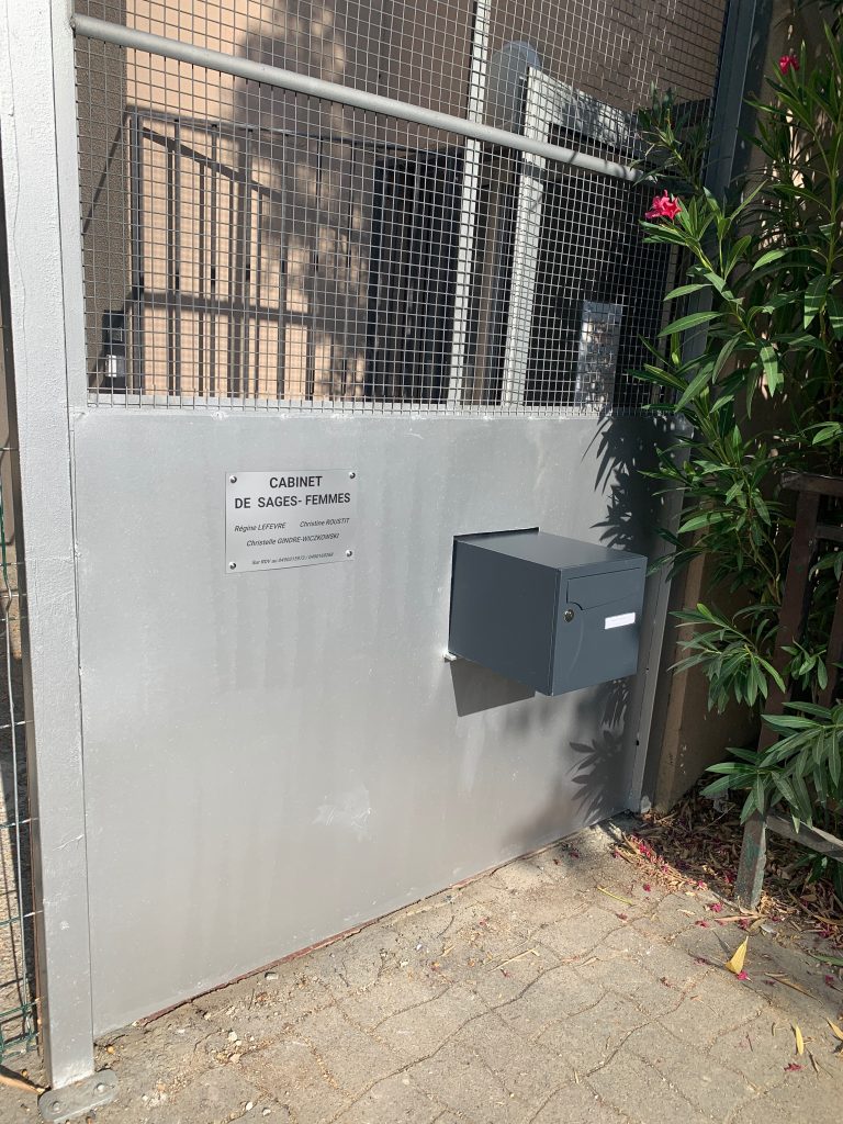 Entrée cabinet de sages femmes Avignon